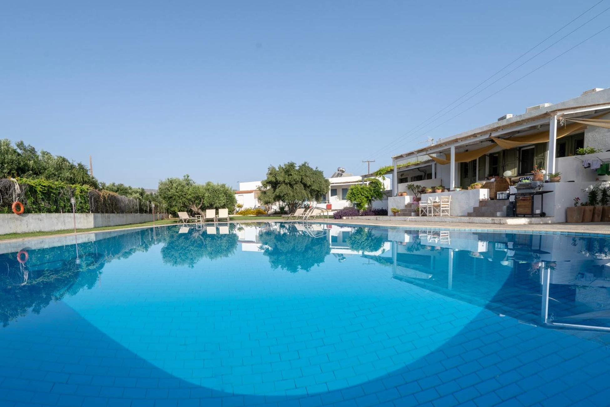 Aeolus Pool Apts Палекастрон Экстерьер фото